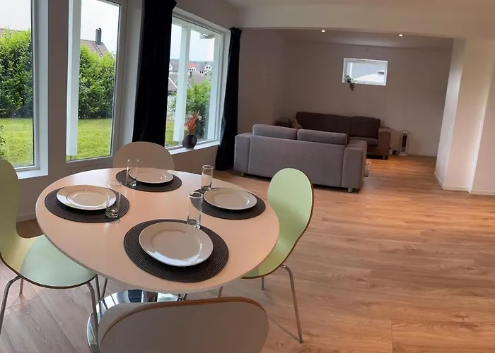 Large And Bright Apartment, In Quiet Area Daire *