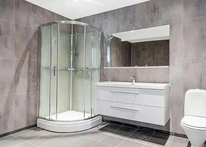 Daire Large And Bright Apartment, In Quiet Area